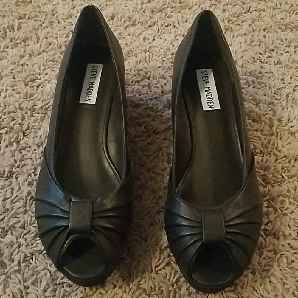 Steve Madden Black Peep-Toe Bow Wedges. New without Tag.  Never worn